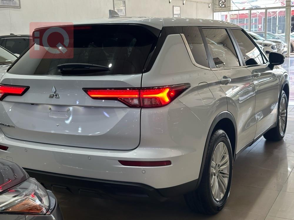 ميتسوبيشي اوتلاندر